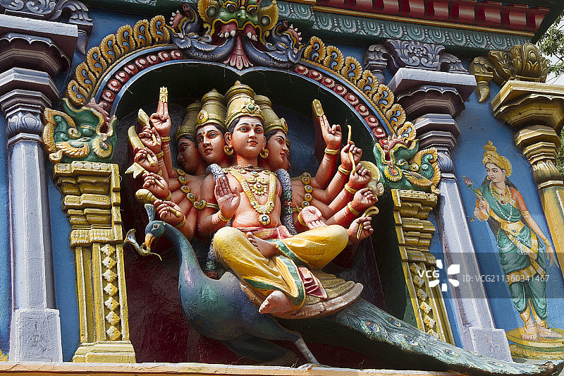 Subrahamya骑孔雀雕像图片素材