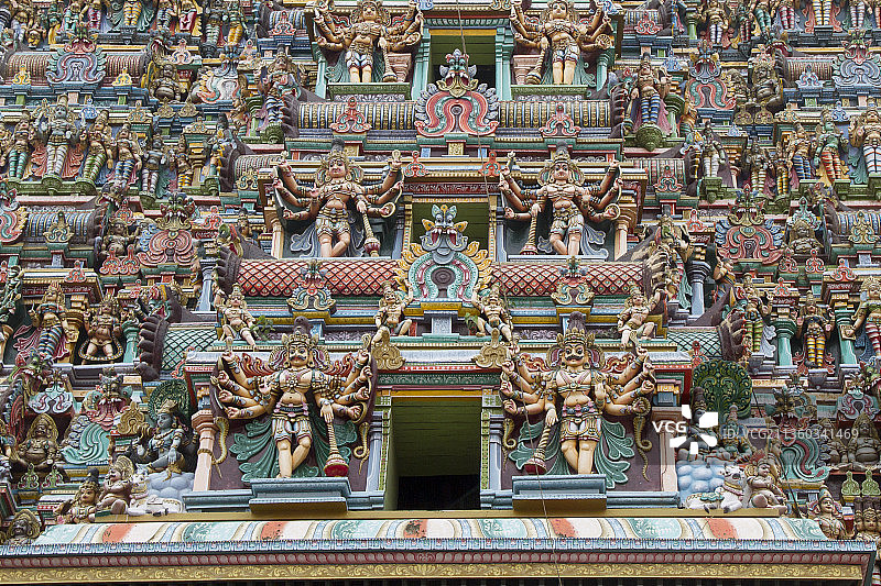 装饰着印度教神祇的塔门雕像图片素材