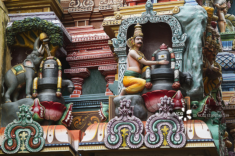 大象和印度神灵雕像的寺庙装饰图片素材