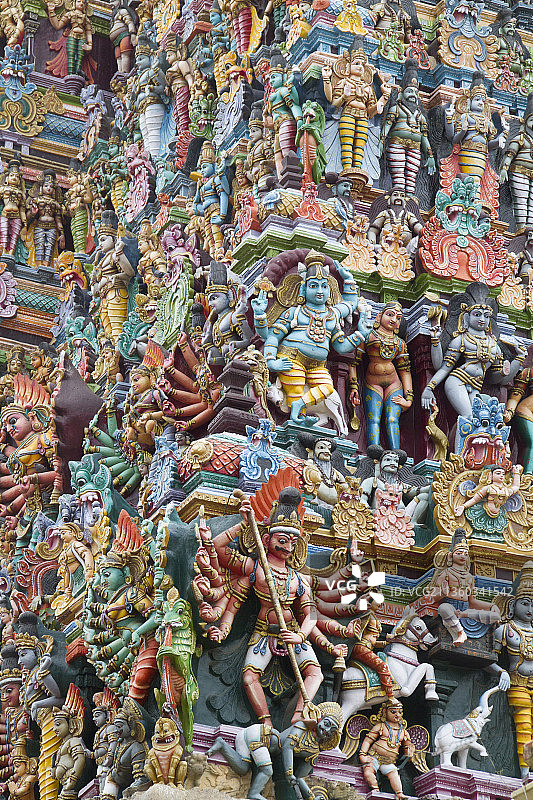 印度教神祇石膏雕像装饰的寺庙外观图片素材