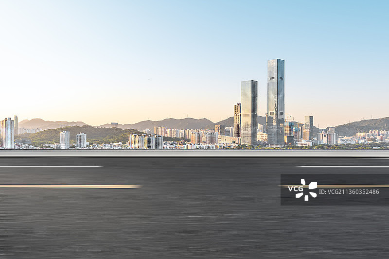 深圳深业上城建筑和机动车道图片素材