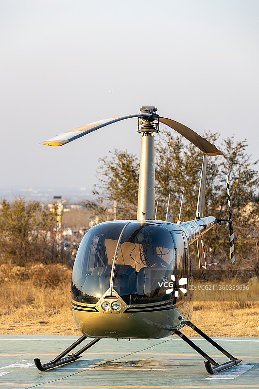 金黄色的直升机图片素材