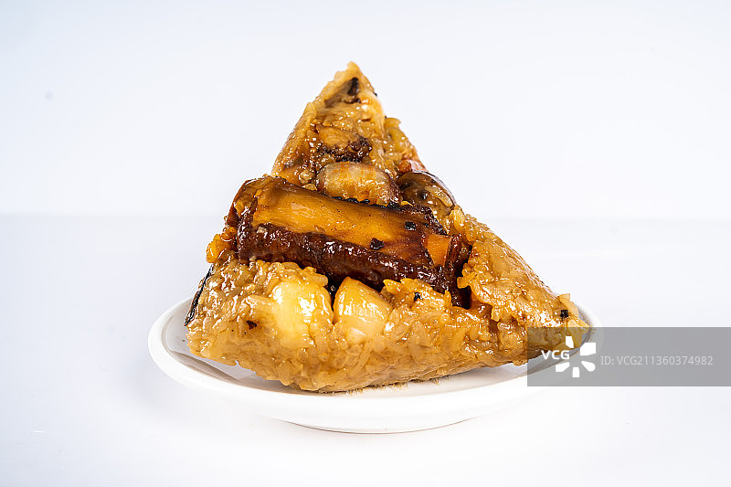 白色背景拍摄的粽子图片素材