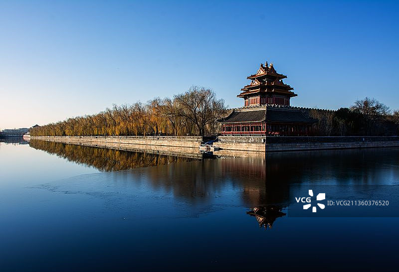 冬日护城河上的故宫角楼图片素材