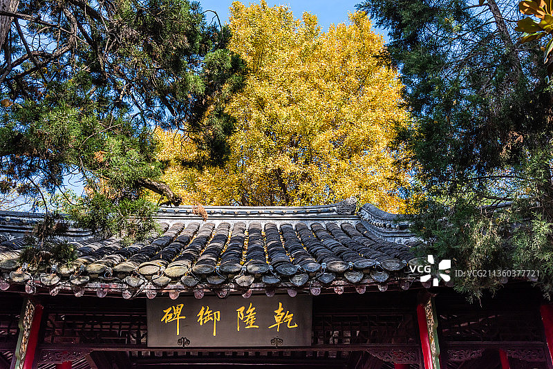 中国扬州大明寺的乾隆御碑亭图片素材