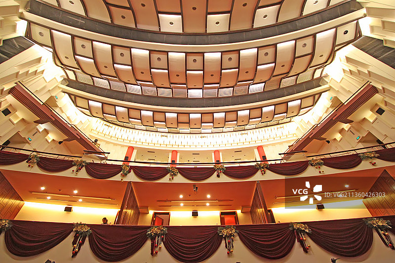 北京梅兰芳大剧院天花板吊灯图片素材