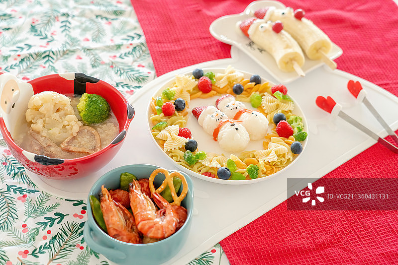 圣诞花环意面圣诞香蕉圣诞牛骨汤大红虾套餐图片素材
