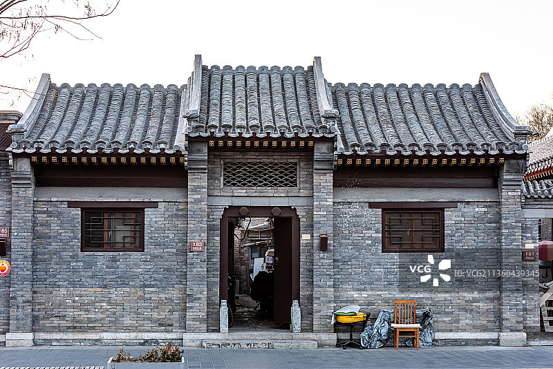 晴朗天气低视角拍摄中国北京雍和宫大街中式建筑图片素材