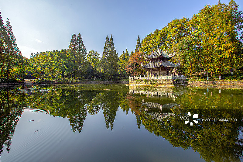 襄阳习家池园林风景区六角亭风光图片素材