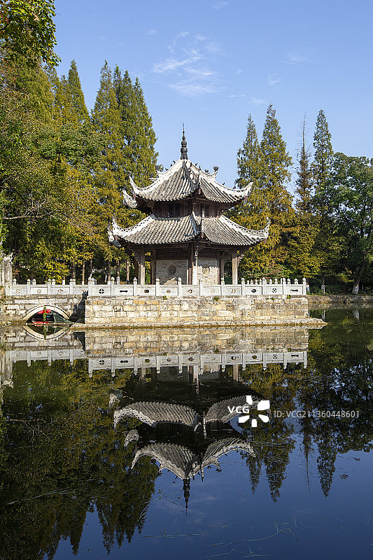 襄阳习家池园林风景区六角亭风光图片素材