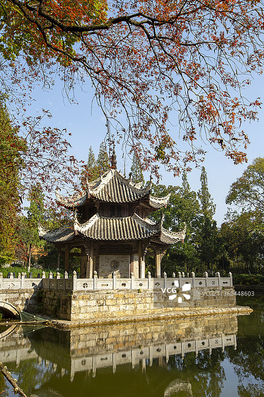 襄阳习家池园林风景区六角亭风光图片素材