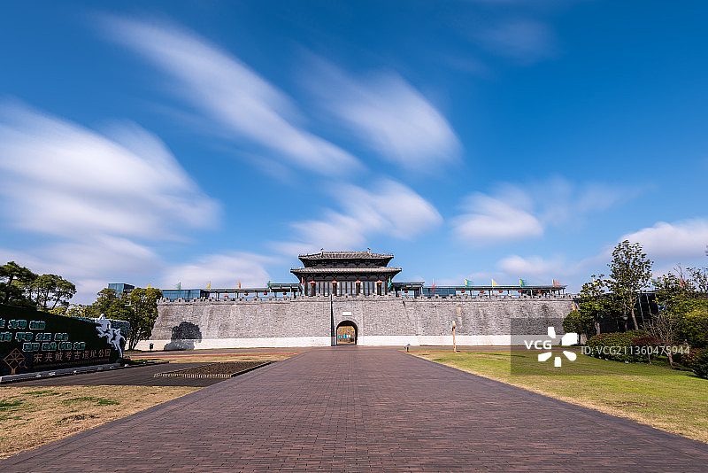 中国江苏扬州宋夹城的南门城墙城门古建筑图片素材