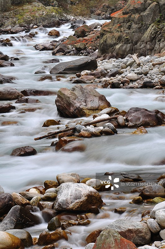 四川海螺沟红石滩溪流图片素材