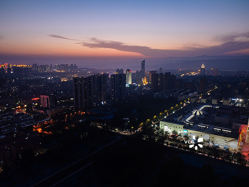 三门峡 湖滨区 湖滨广场 夜景 大中海城 丹尼斯 黄河东路图片素材