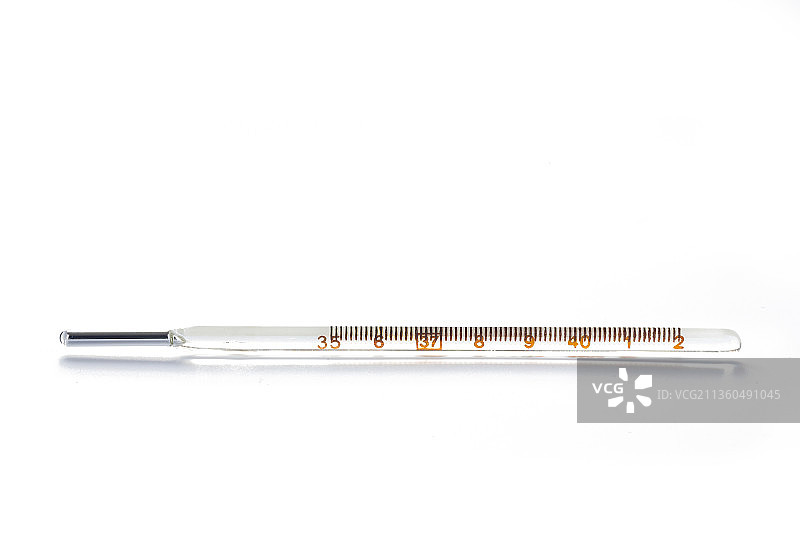 白色背景中的水银体温计特写图片素材