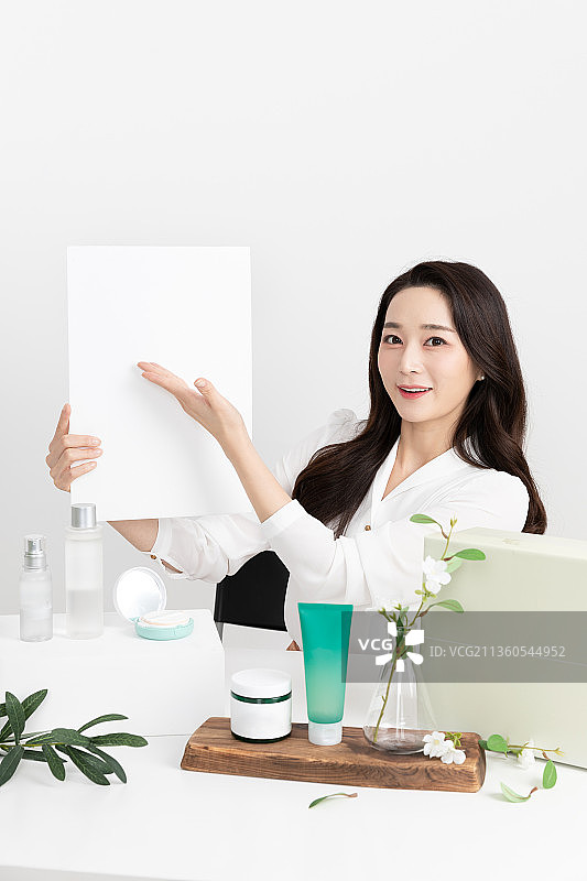 韩国女主播直播带货促销图片素材