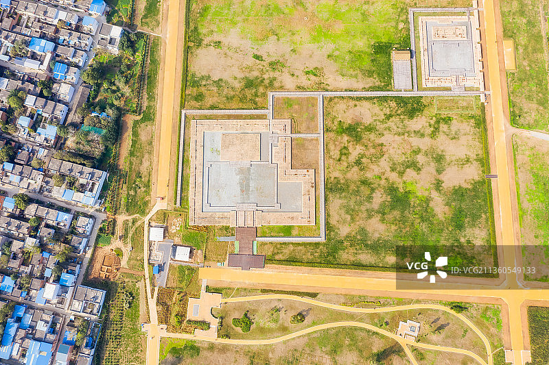 河南洛阳偃师二里头夏都遗址公园秋季户外风光航拍视角图片素材