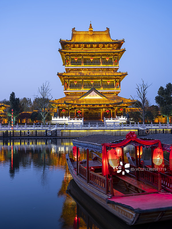 山东省枣庄台儿庄古城复兴楼夜景图片素材