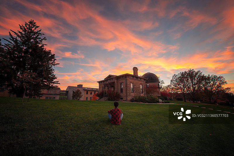 晚霞染红了天地图片素材