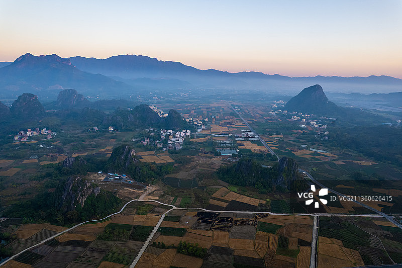 广东省阳江市阳春马兰村日出图片素材