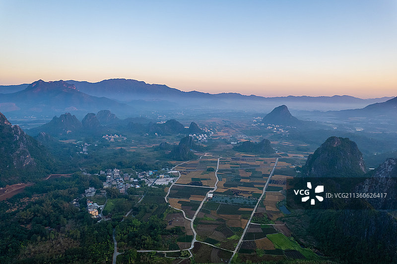 广东省阳江市阳春马兰村日出图片素材