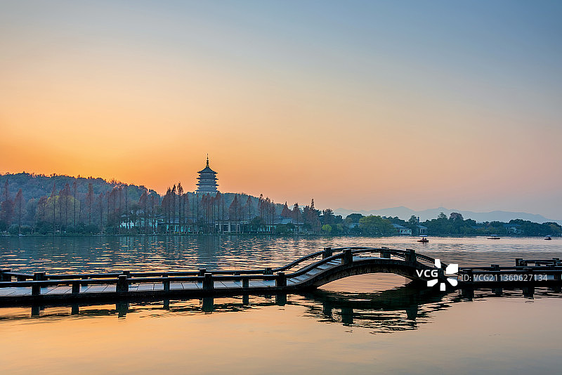 中国浙江杭州西湖雷峰夕照风光图片素材