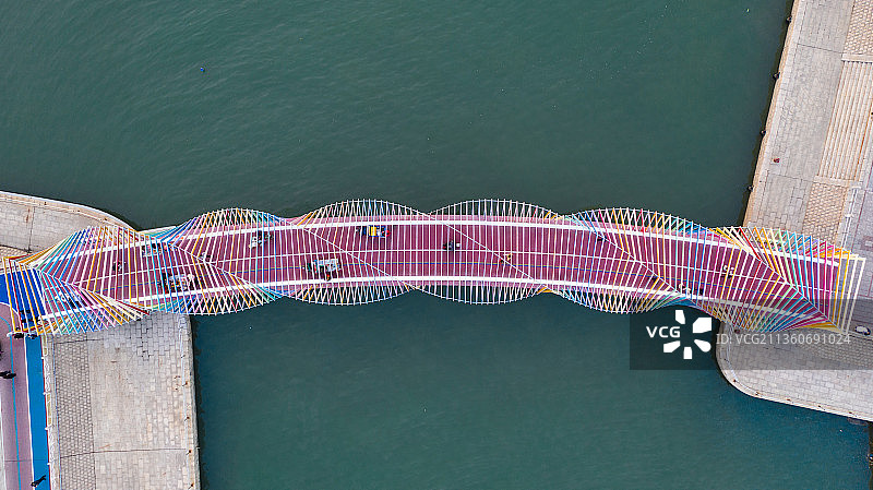 青岛海上嘉年华彩虹桥图片素材