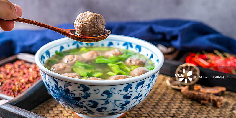 潮汕美食——一碗潮汕牛丸汤图片素材