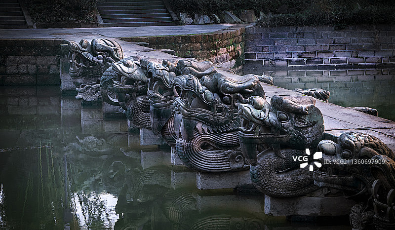 中国最大的龙雕石梁板桥---龙脑桥图片素材