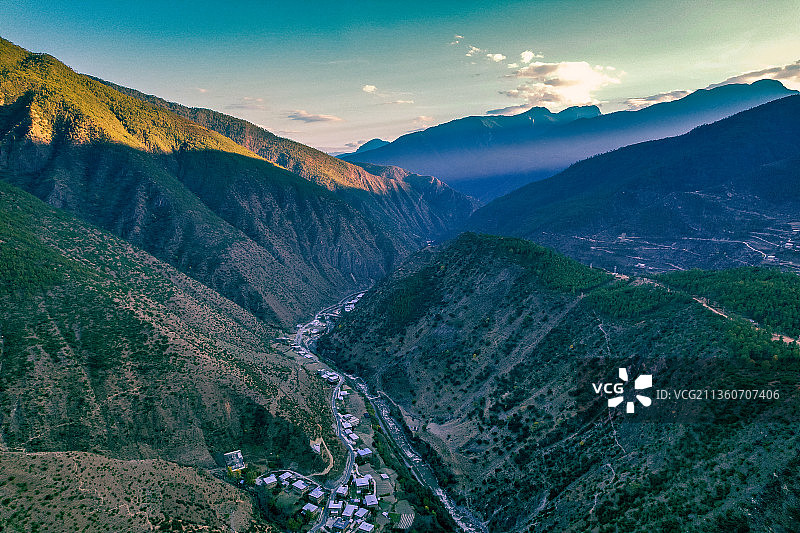 稻城东义藏区风貌图片素材