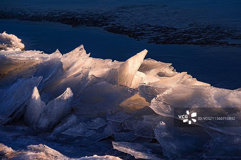 冰封内蒙呼伦湖图片素材