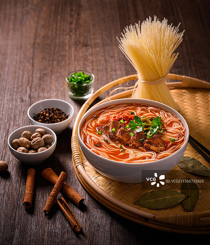 卤香牛肉米粉图片素材