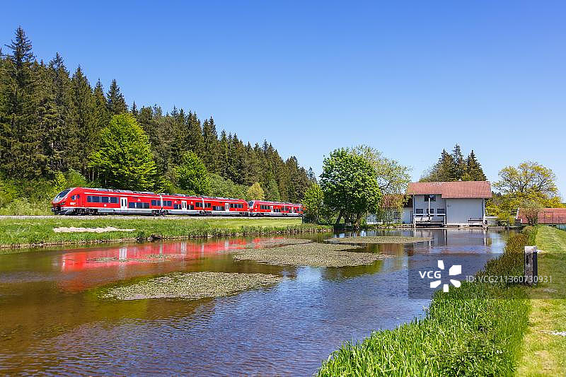 德国巴伐利亚铁路在鲁德拉茨霍芬的区域列车图片素材