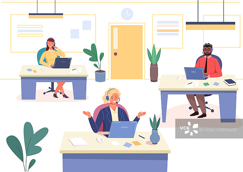 呼叫中心办公室内部场景：佩戴耳机的员工图片素材