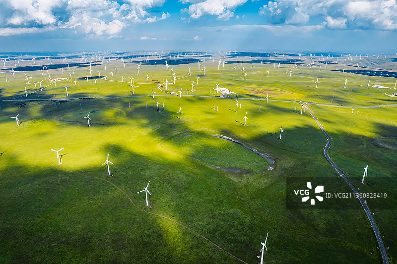 中国内蒙古乌兰察布辉腾锡勒草原上的风电场风车航拍图片素材