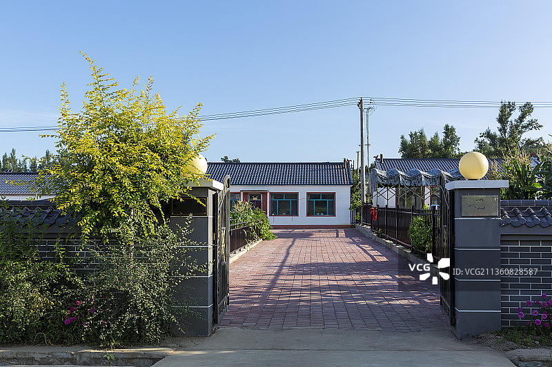 新农村 住宅 平房  庭院 大门 围墙图片素材