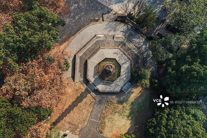 湖北宜昌当阳玉泉寺铁塔图片素材