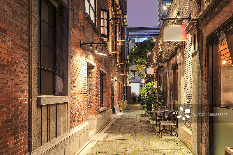 上海石库门酒吧街胡同小巷夜景图片素材