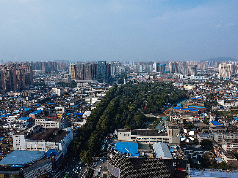 南阳 宛城区 人民路 人民公园 新田360广场 世纪百货图片素材