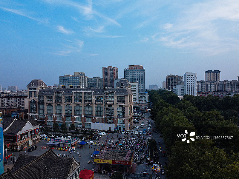 南阳 宛城区 中心广场 府衙博物馆 人民路 人民公园 世纪百图片素材