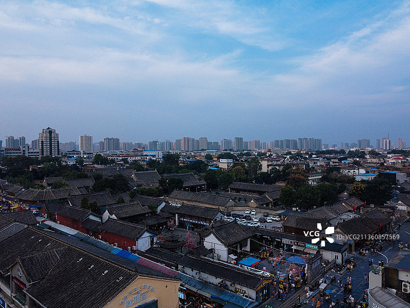 南阳 宛城区 中心广场 府衙博物馆 人民路 人民公园 世纪百图片素材