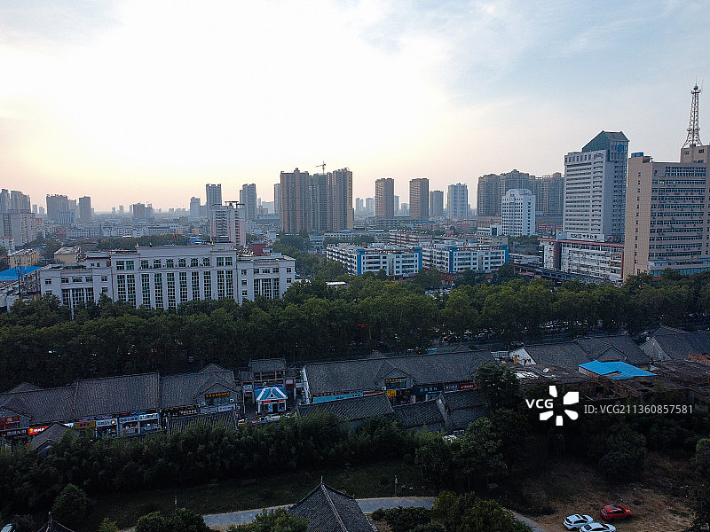 南阳 宛城区 中心广场 府衙博物馆 人民路 人民公园 世纪百图片素材