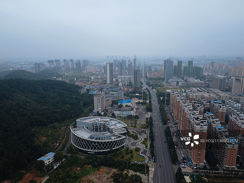 咸宁市，咸安区 银泉大道 金桂路 咸宁传媒大厦 中心医院 博图片素材