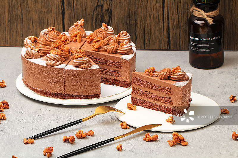 巧克力榛子慕斯蛋糕甜点图片素材