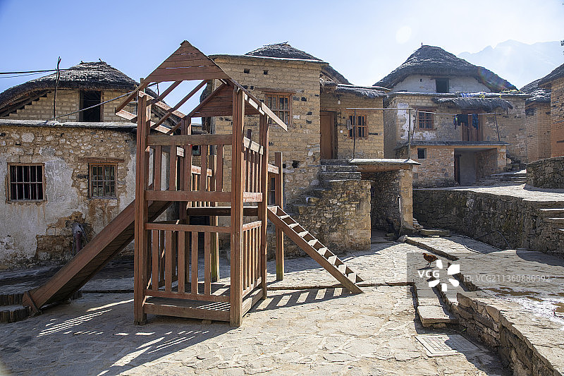 中国云南省红河哈尼族彝族自治州元阳梯田阿者科古民居图片素材