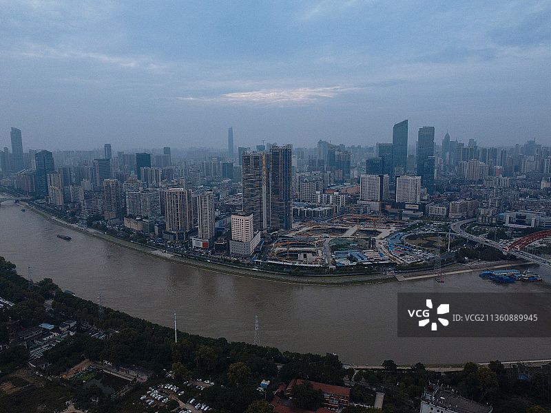 武汉 武昌区 汉阳区 晴川大道  武汉长江大桥 黄鹤楼 晴川图片素材