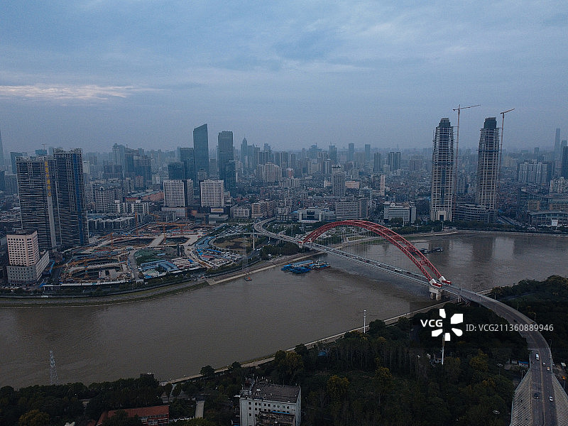 武汉 武昌区 汉阳区 晴川大道  武汉长江大桥 黄鹤楼 晴川图片素材