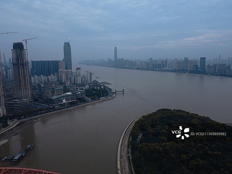 武汉 武昌区 汉阳区 晴川大道  武汉长江大桥 黄鹤楼 晴川图片素材