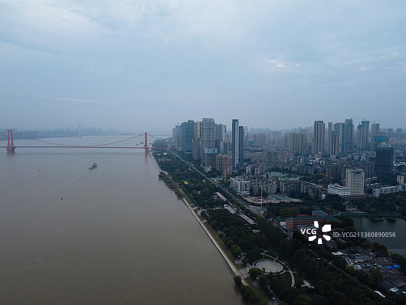 武汉 武昌区 汉阳区 晴川大道  武汉长江大桥 黄鹤楼 晴川图片素材