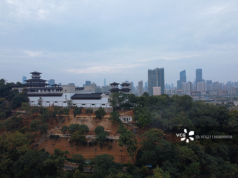 武汉 武昌区 汉阳区 晴川大道  武汉长江大桥 黄鹤楼 晴川图片素材
